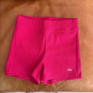 ALO Yoga Goddess Ribbed High-Waist Hot Short in Magenta Crush